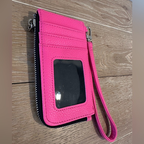 Steve Madden Fuchsia Wristlet with Silver Accents - New without tags - Picture 4 of 5